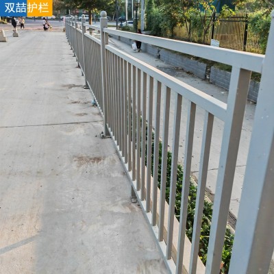 甲型护栏市政道路围栏人行道隔离防护栏杆马路边安全护栏防撞栏杆