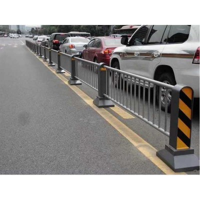 厂家供应道路护栏城市交通防护栏人行道公路隔离防撞栏杆支持定制