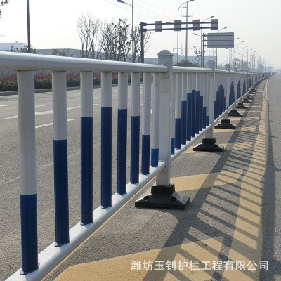 室外安全隔离防护栏 城市道路中央防撞栏 厂家定 制锌钢道路护栏